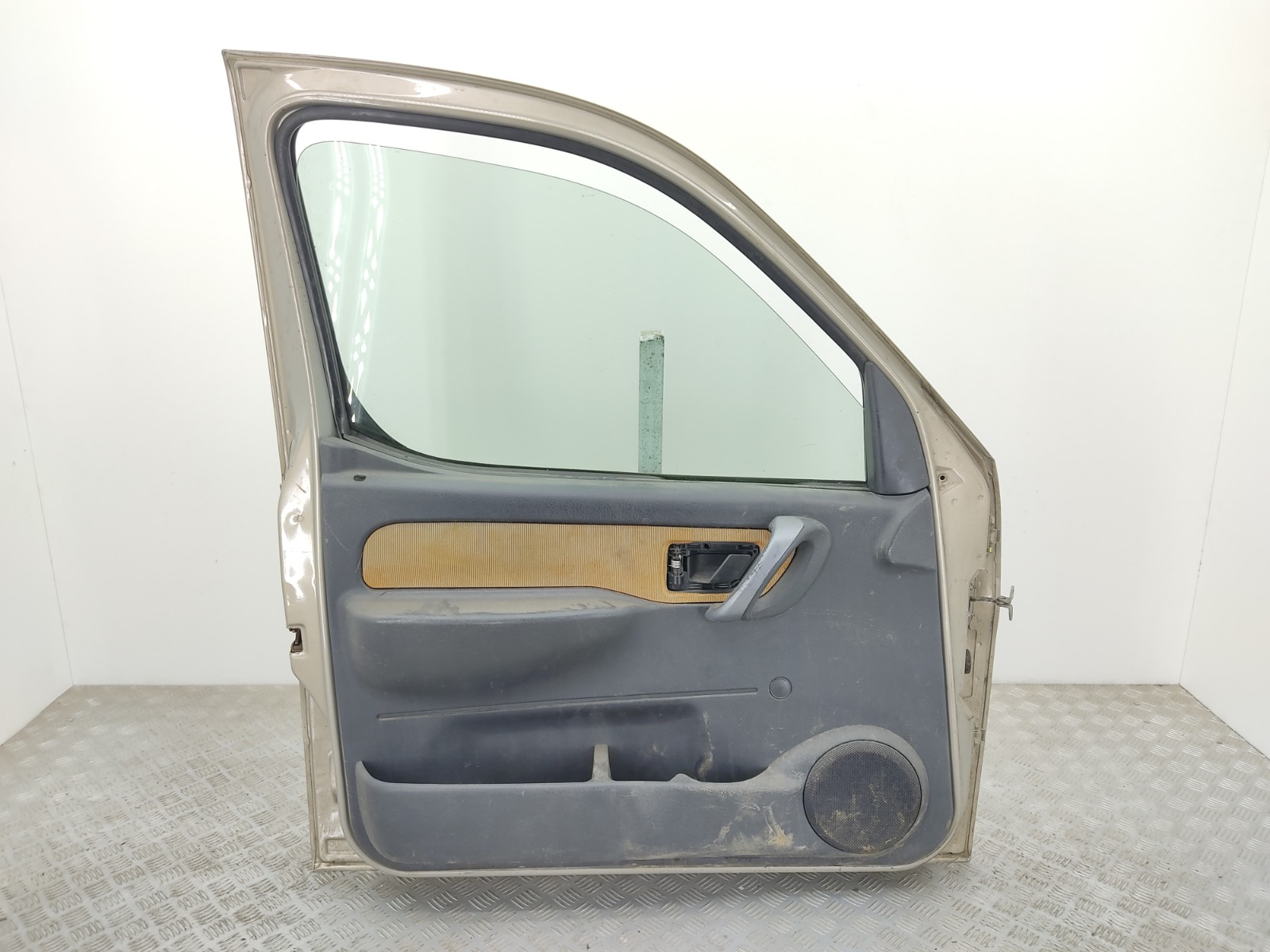 Дверь передняя левая бу для Citroen Berlingo 1 2.0 HDi, 2005 г. контрактный из Европы бу
