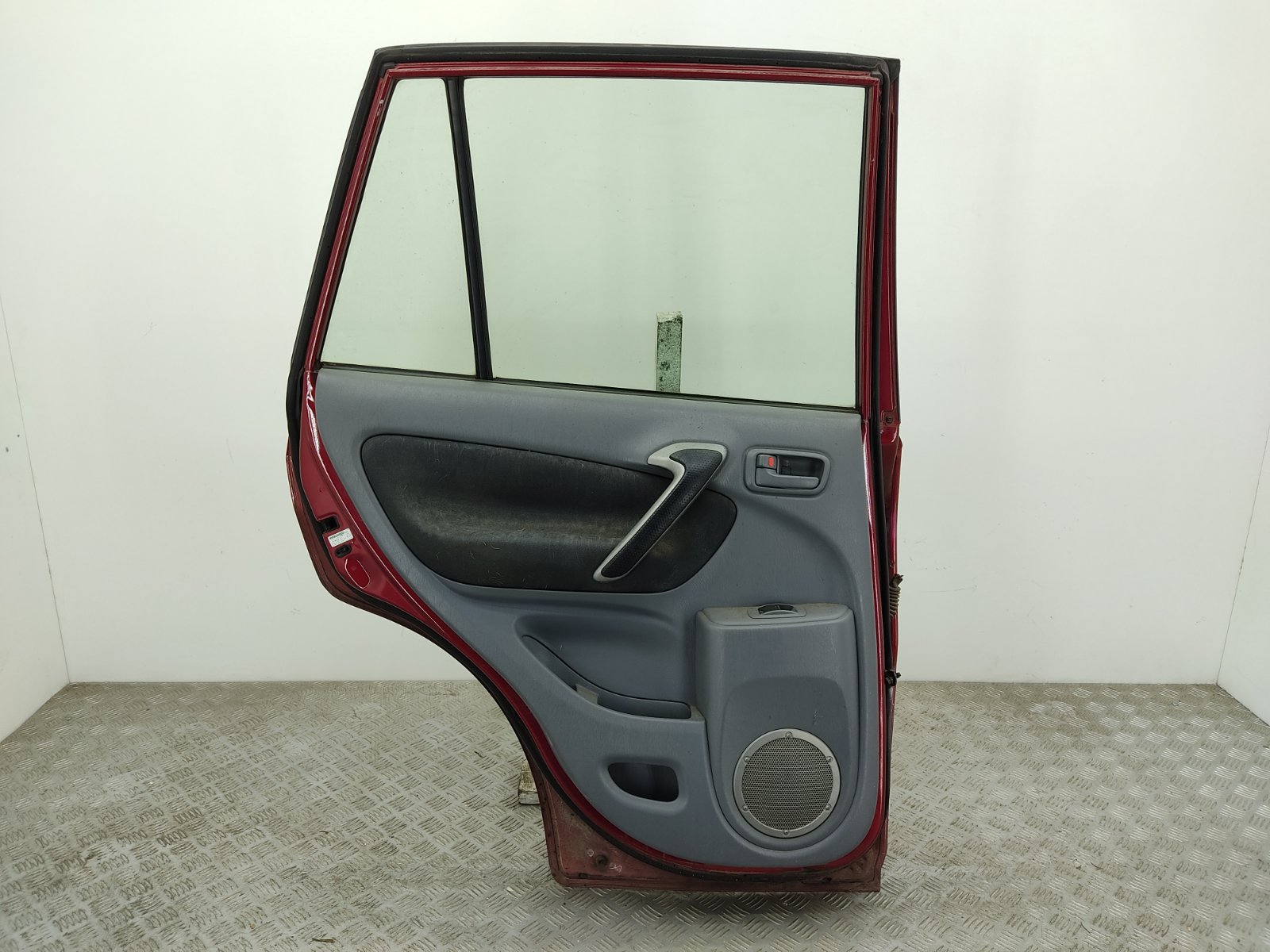 Дверь задняя левая бу для Toyota RAV4 2.0 D-4D, 2001 г. контрактный из Европы бу