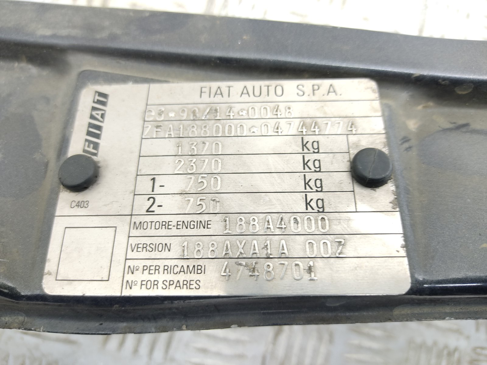 Планка под капот бу для Fiat Punto 2 1.2 i, 2003 г. контрактный из Европы бу