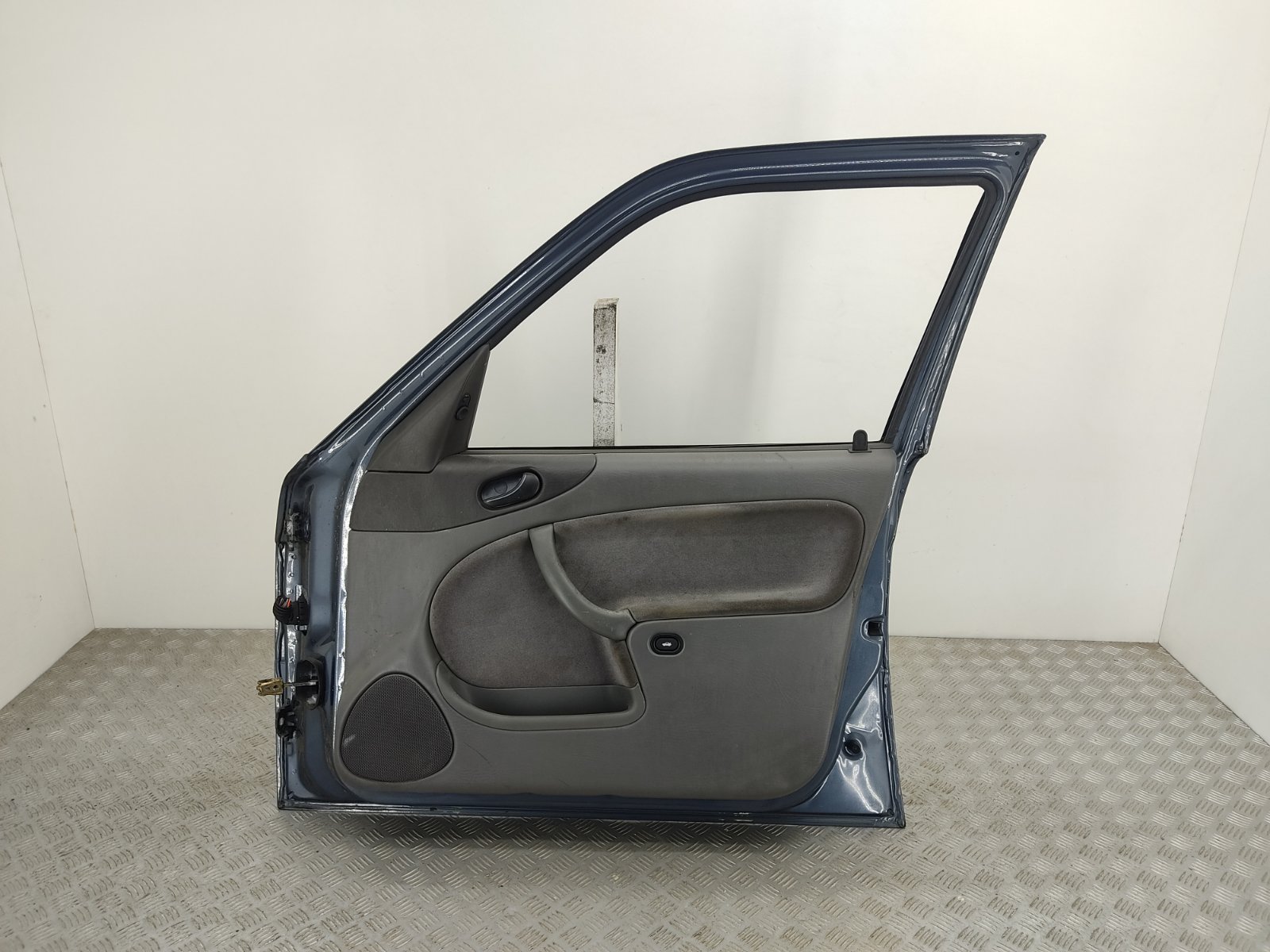 Дверь передняя правая бу для Saab 9-3 2.0 i, 1999 г. контрактный из Европы бу
