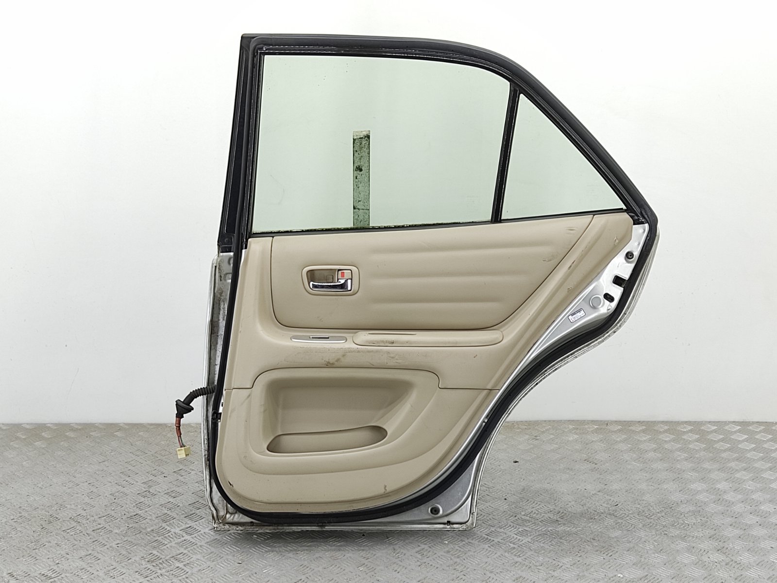 Дверь задняя правая бу для Lexus IS 2.0 i, 2004 г. контрактный из Европы бу