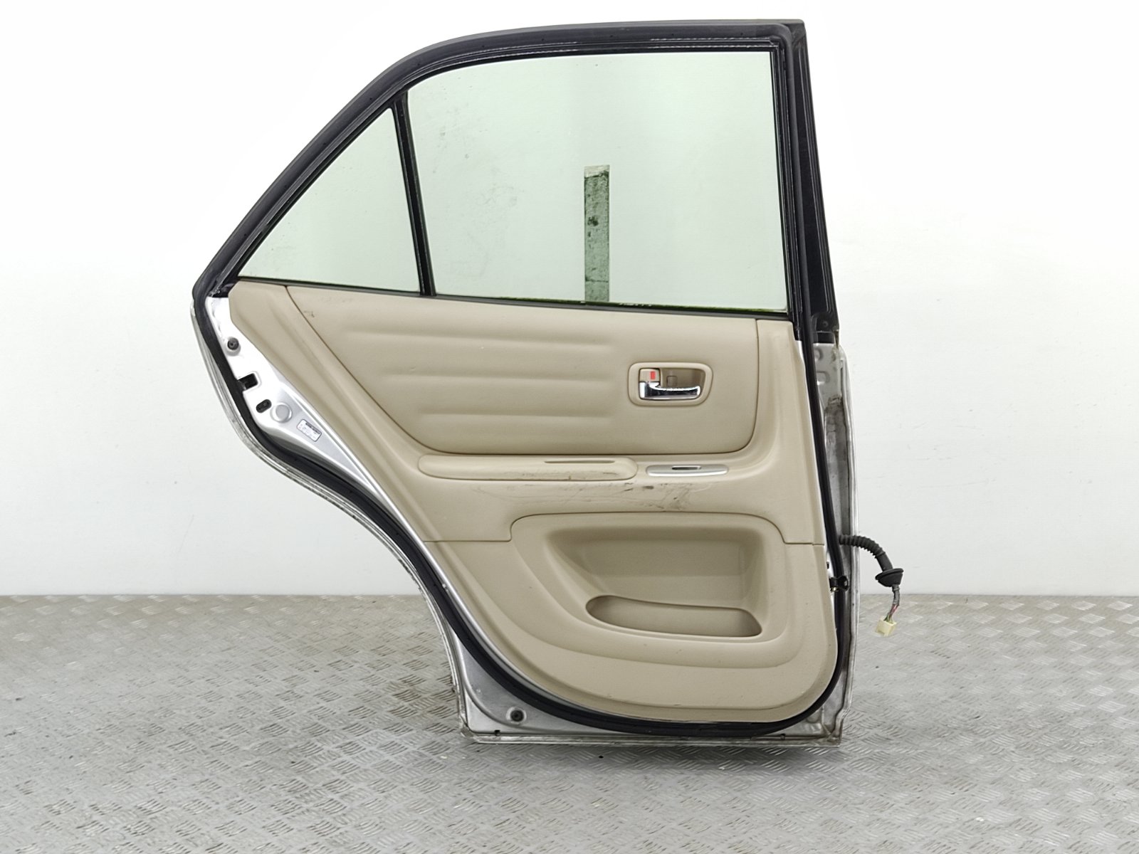 Дверь боковая - Lexus IS (1999-2005)