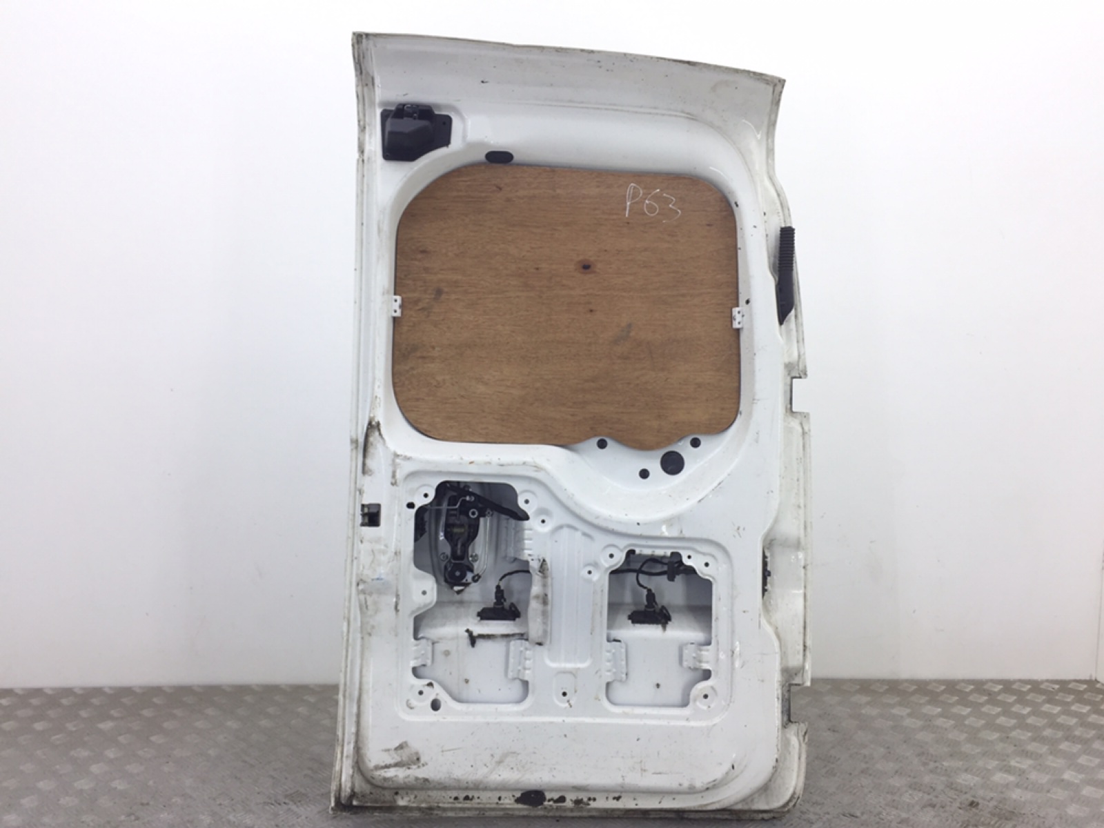 Дверь задняя распашная левая бу для Peugeot Bipper 1.3 HDi, 2012 г. контрактный из Европы бу