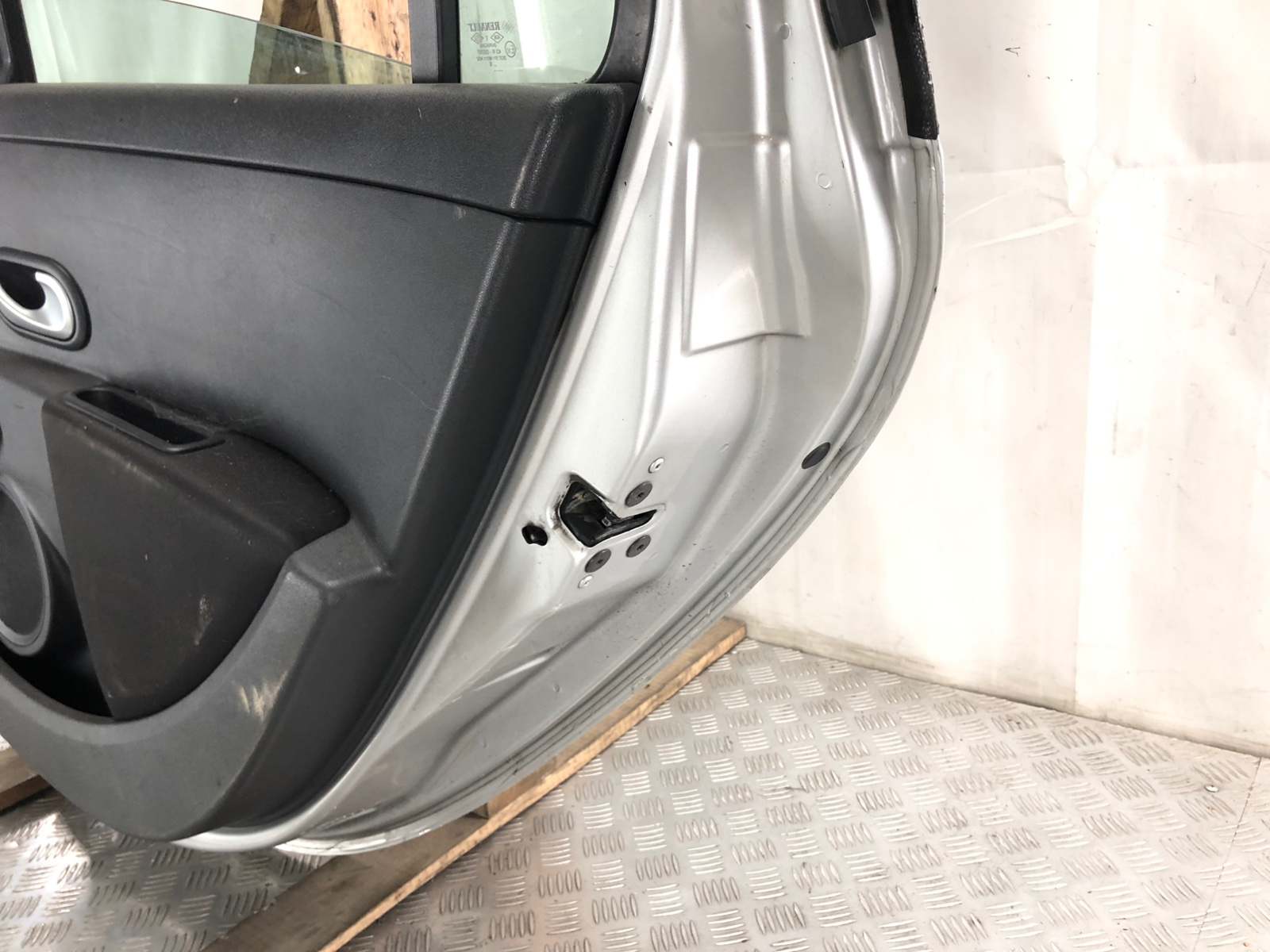 Дверь задняя правая бу для Renault Clio 1.5 DCi, 2011 г. контрактный из Европы бу