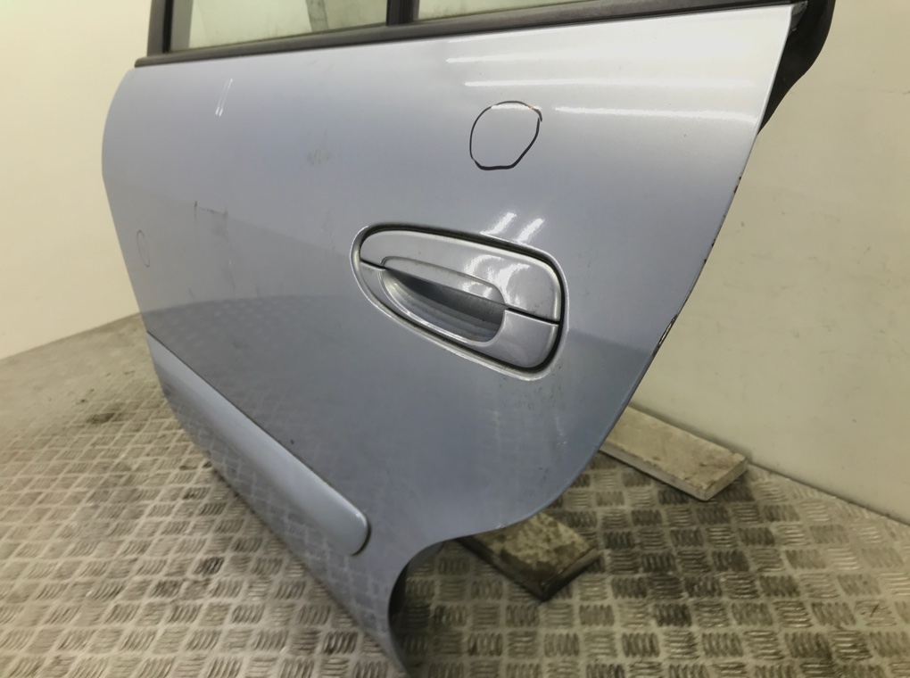 Дверь задняя левая бу для Mazda 626 2.0 i, 2000 г. контрактный из Европы бу