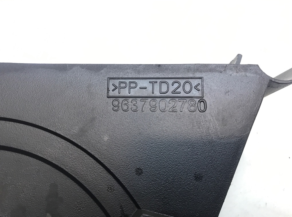 Защита (кожух) ремня ГРМ бу для Peugeot 207 1.4 i, 2007 г. контрактный из Европы бу
