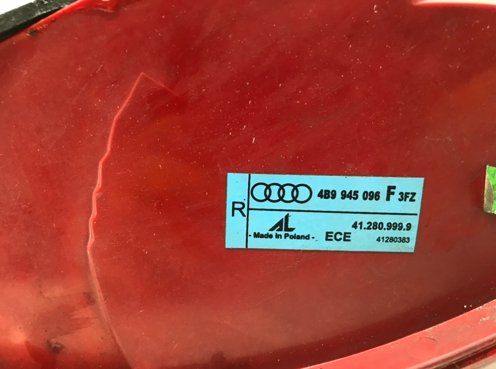 Накладка под фонарь правый бу для Audi A6 Allroad C5 2.5 TDi, 2005 г. контрактный из Европы бу