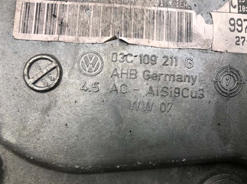 Крышка двигателя передняя бу для Volkswagen Golf 5 1.6 FSI, 2007 г. контрактный из Европы бу