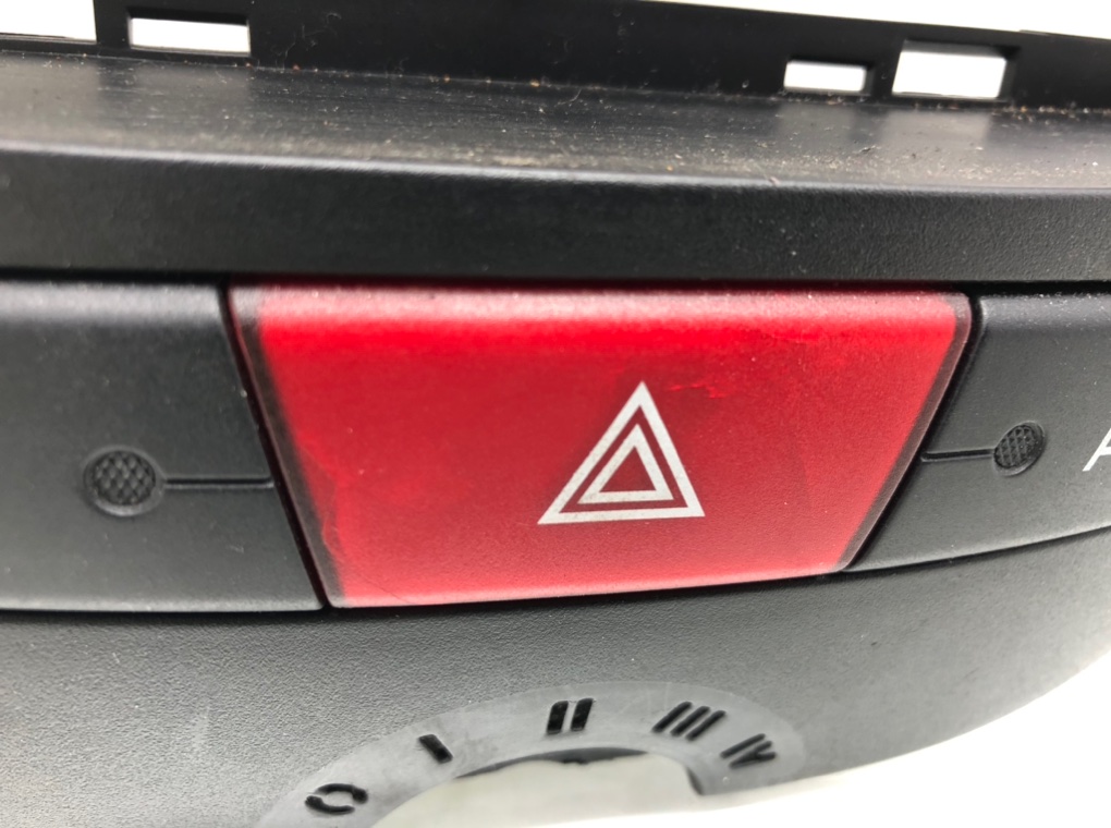 Кнопка аварийной сигнализации бу для Toyota Aygo 1.0 i, 2007 г. контрактный из Европы бу