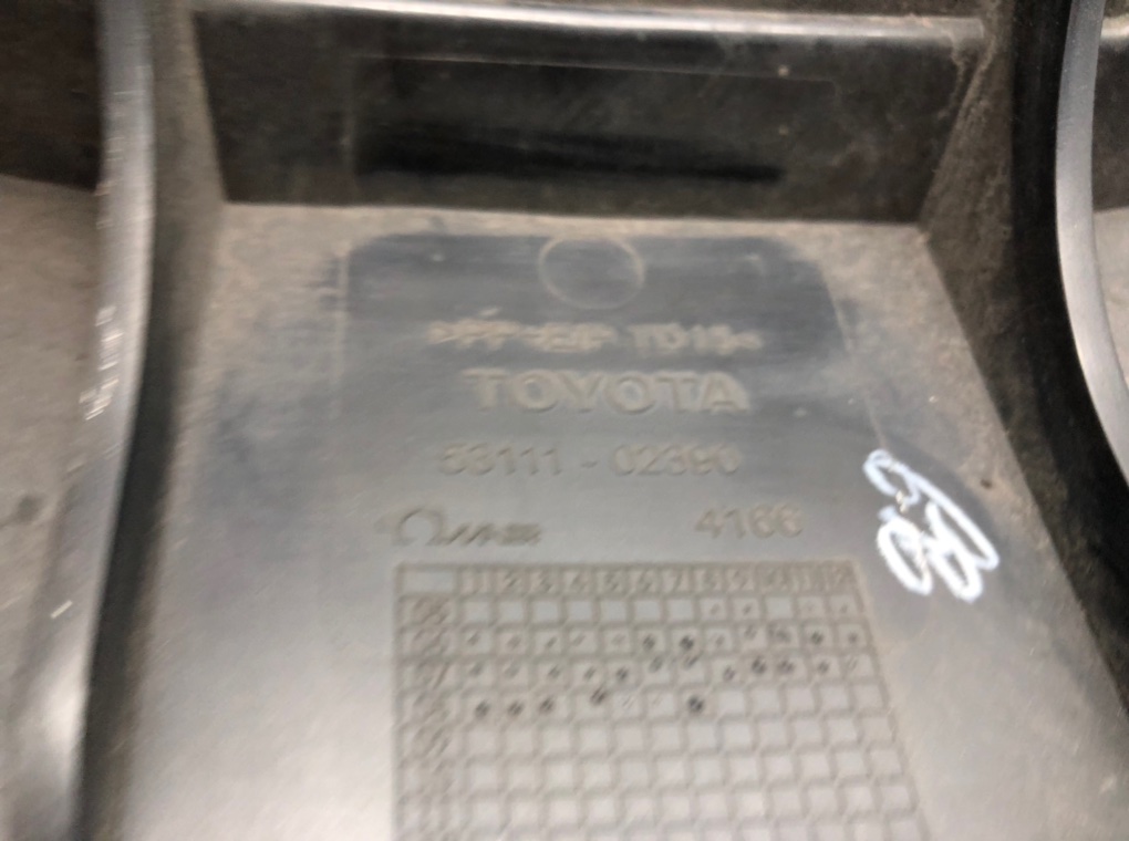 Решетка радиатора (капота) - Toyota Auris E15/E15UT (2006-2012)
