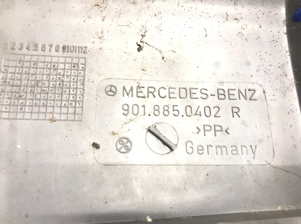 Клык бампера задний правый бу для Mercedes Sprinter 2.2 CDi, 2000 г. контрактный из Европы бу