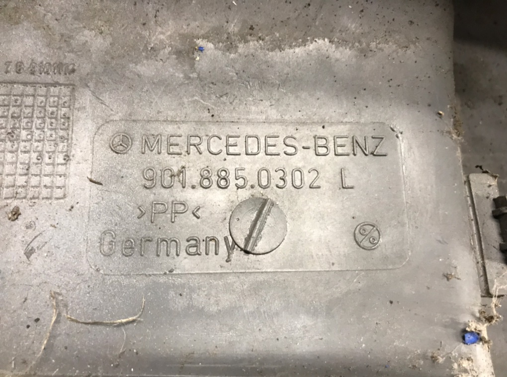 Клык бампера задний левый бу для Mercedes Sprinter 2.2 CDi, 2000 г. контрактный из Европы бу