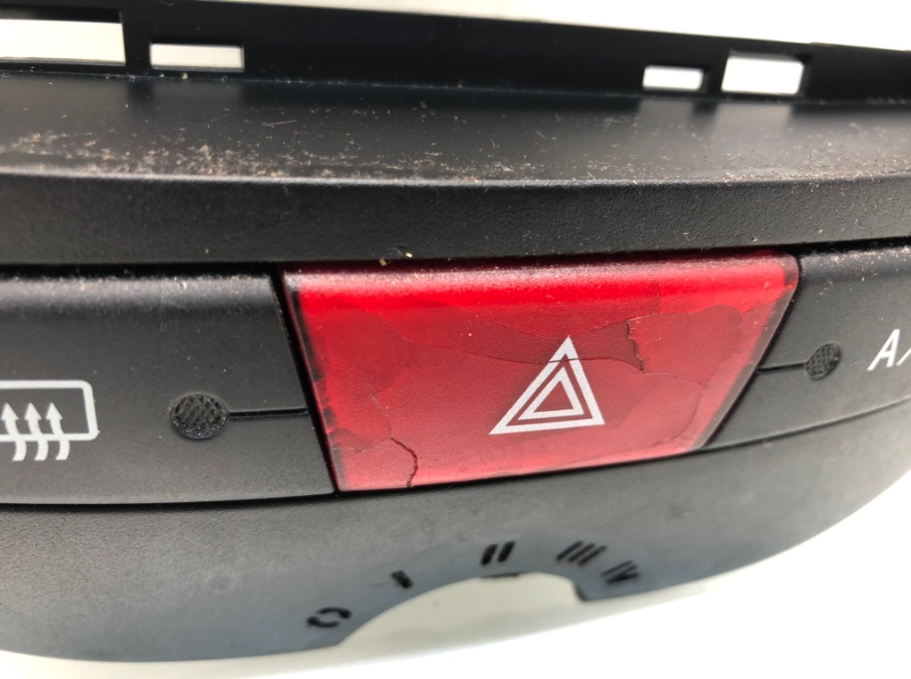 Кнопка аварийной сигнализации бу для Toyota Aygo 1.0 i, 2006 г. контрактный из Европы бу