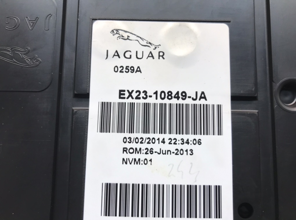 Щиток приборов (приборная панель) - Jaguar XF (2007-2016)