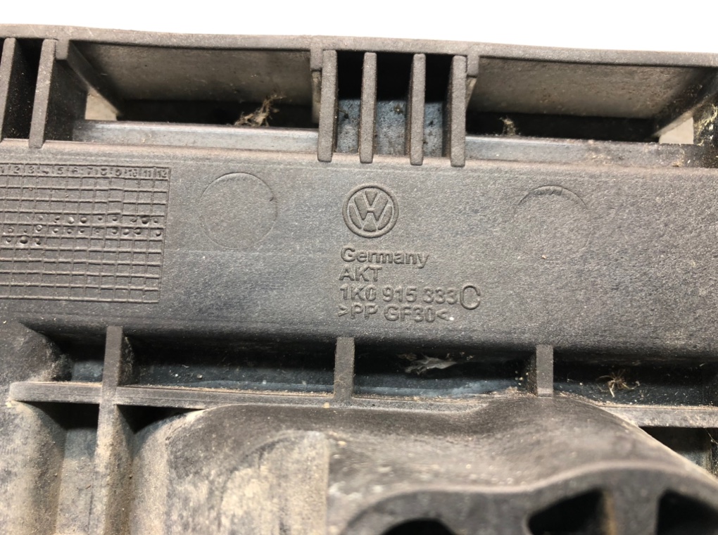 Кожух аккумулятора - Volkswagen Golf 4 (1997-2005)
