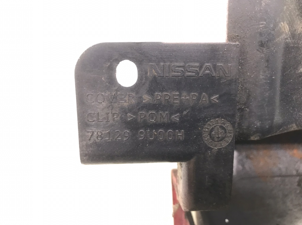 Накладка под фонарь - Nissan Note E11 (2006-2013)