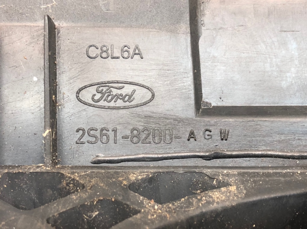 Решетка радиатора (капота) - Ford Fiesta 6 (2009-2018)