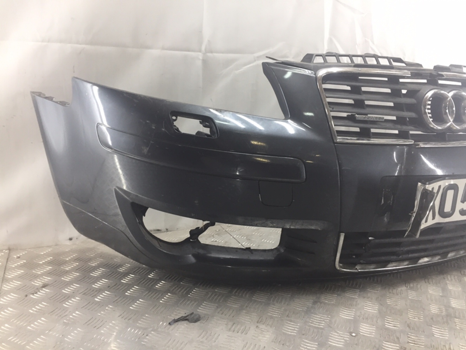 Бампер передний бу для Audi A3 8P 2.0 i,  2005 г.