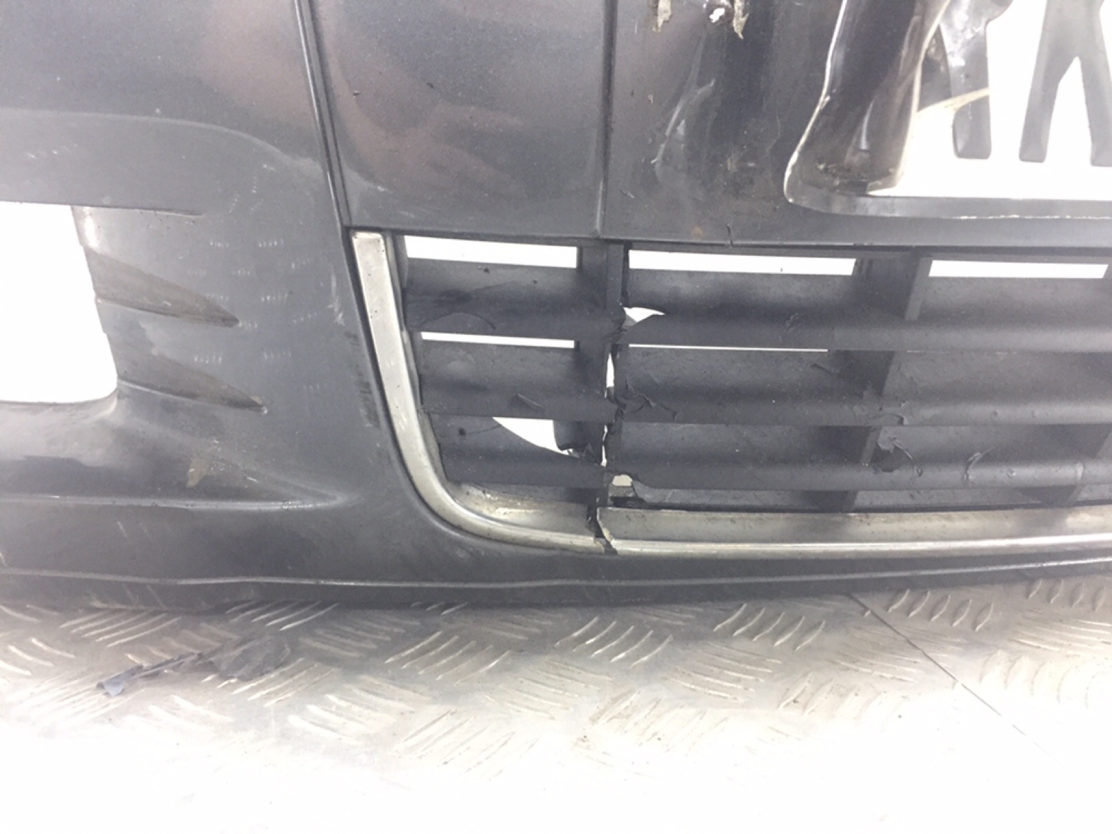 Бампер передний бу для Audi A3 8P 2.0 i,  2005 г.