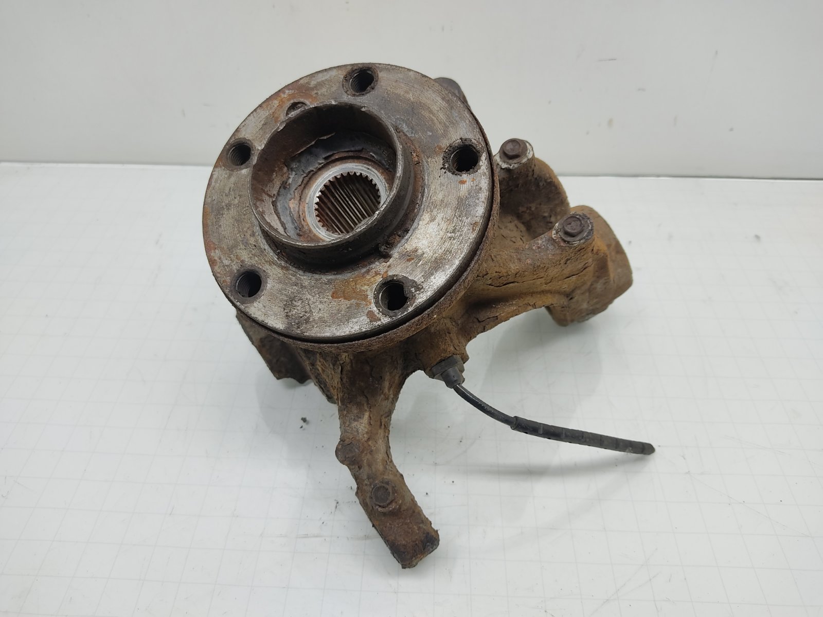 Ступица передняя правая бу для BMW X3 E83 2.0 TD, 2005 г.