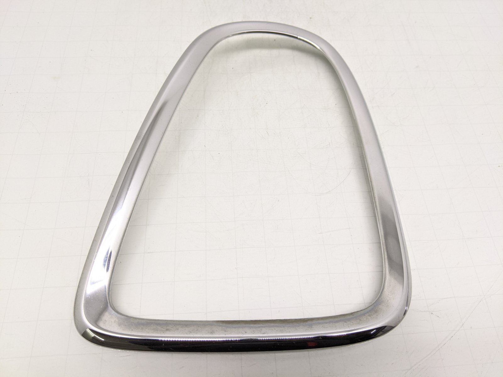 Накладка под фонарь правый бу для Mini Cooper R56 1.6 D, 2007 г.