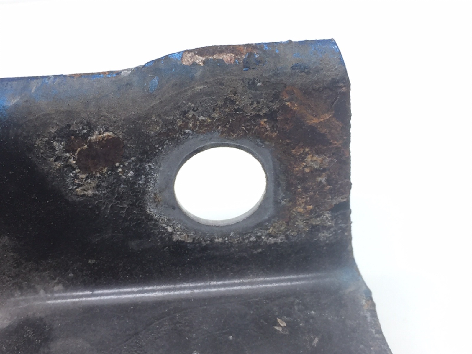 Планка под капот бу для Opel Tigra B 1.8 i, 2005 г. Планка под капот бу для Opel Tigra B 1.8 i, 2005 г.