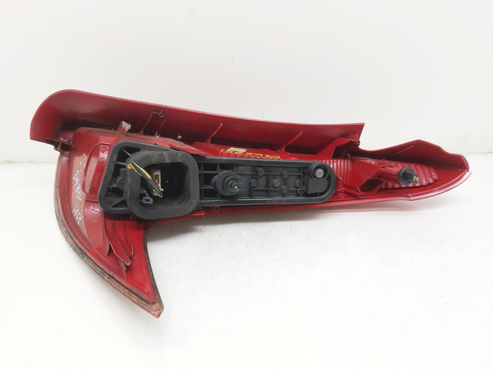 Фонарь задний левый бу для Peugeot 206  2.0 HDi,  2003 г.