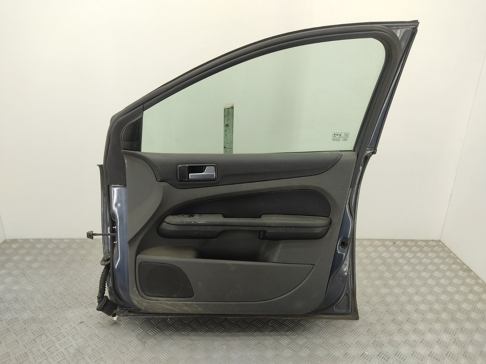 Дверь передняя правая бу для Ford Focus 1.8 TDCi, 2007 г. Дверь передняя правая бу для Ford Focus 1.8 TDCi, 2007 г.