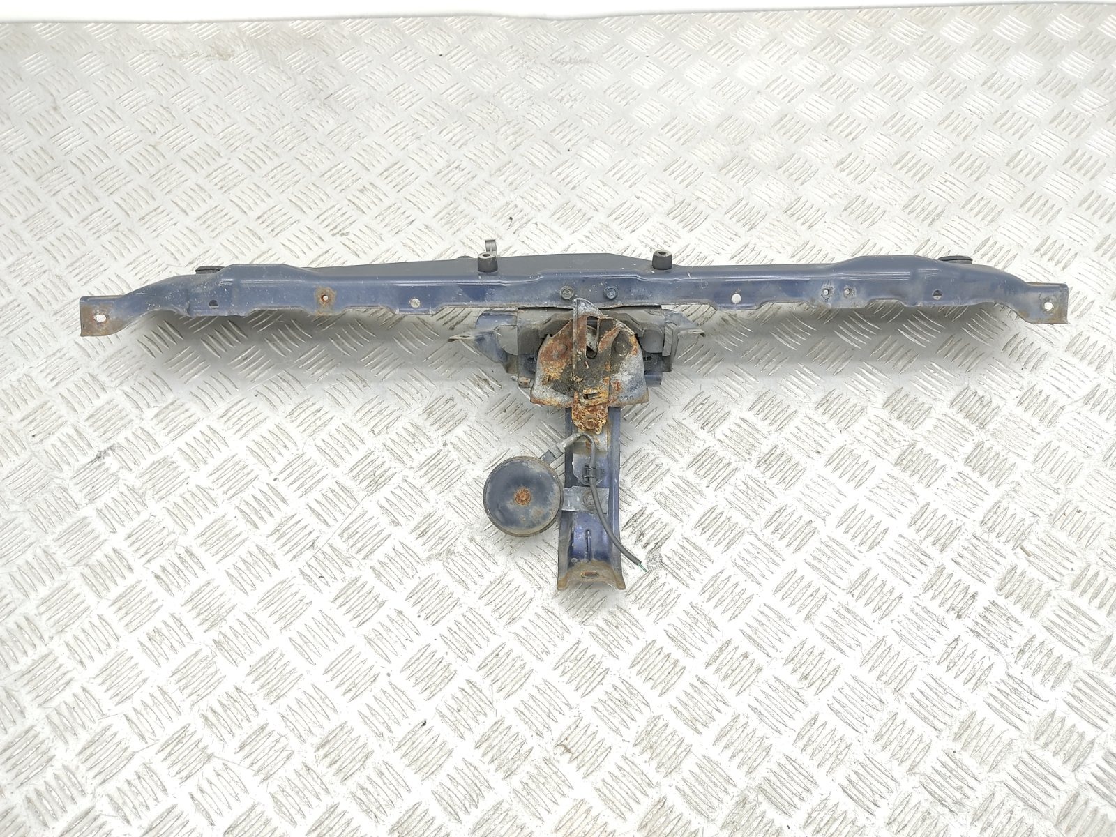 Планка под капот бу для Mitsubishi Grandis 2.0 DiD, 2009 г.