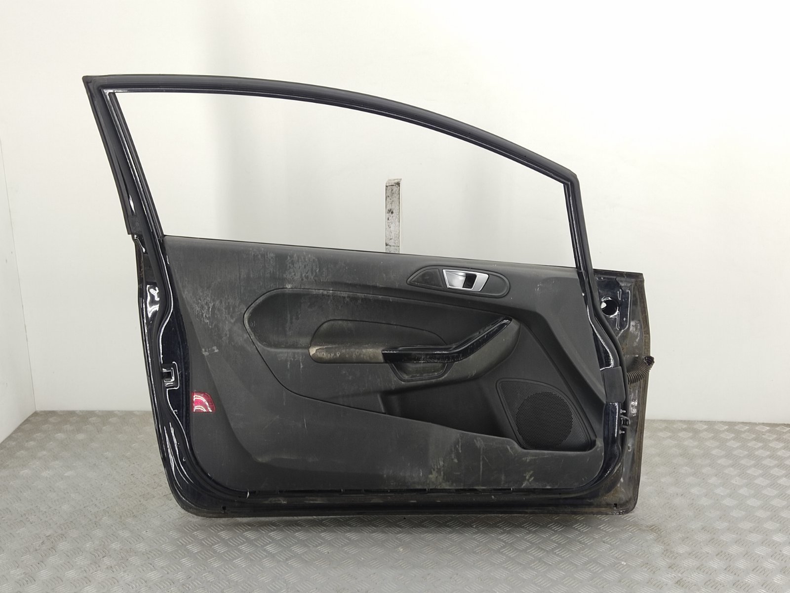 Дверь передняя левая бу для Ford Fiesta  1.0 i,  2014 г.