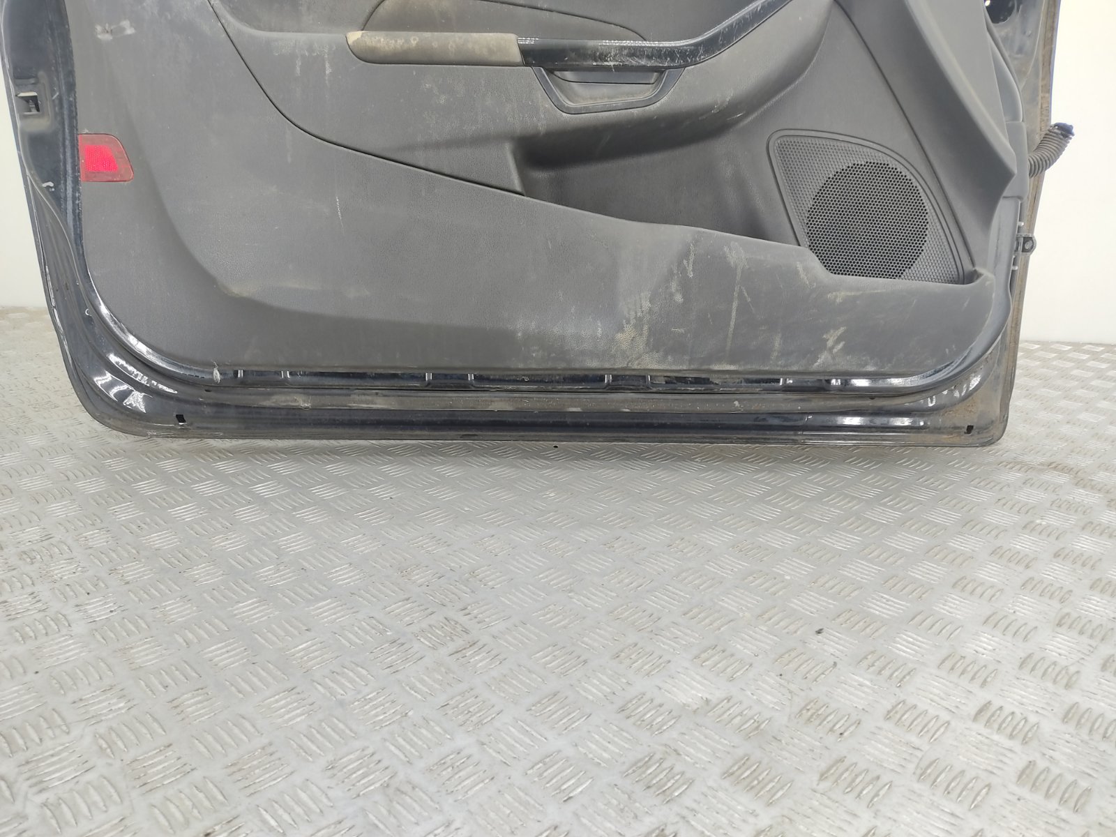Дверь передняя левая бу для Ford Fiesta  1.0 i,  2014 г.