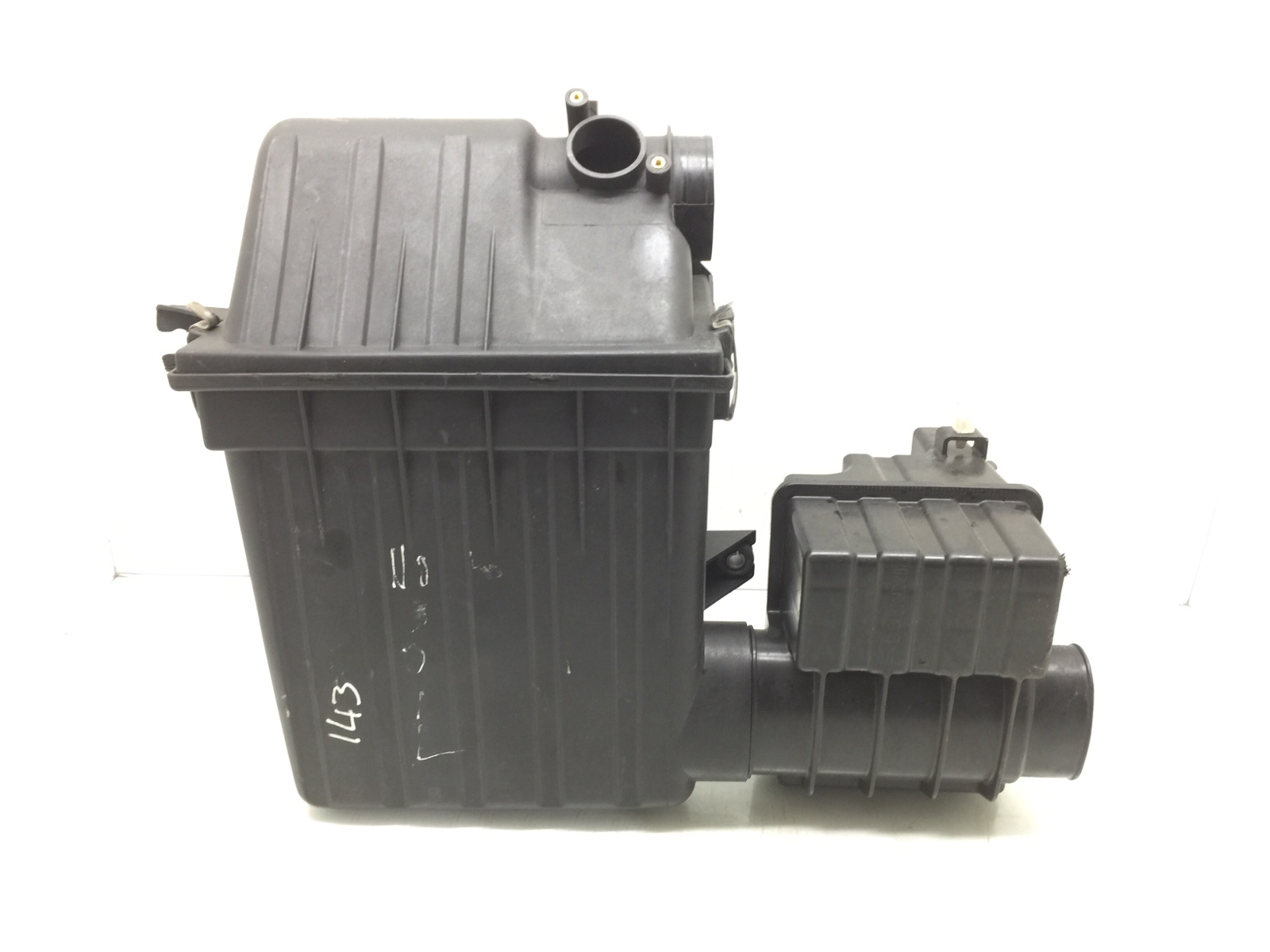 Корпус воздушного фильтра бу для Suzuki Swift 1.3 i, 2010 г. Корпус воздушного фильтра бу для Suzuki Swift 1.3 i, 2010 г.