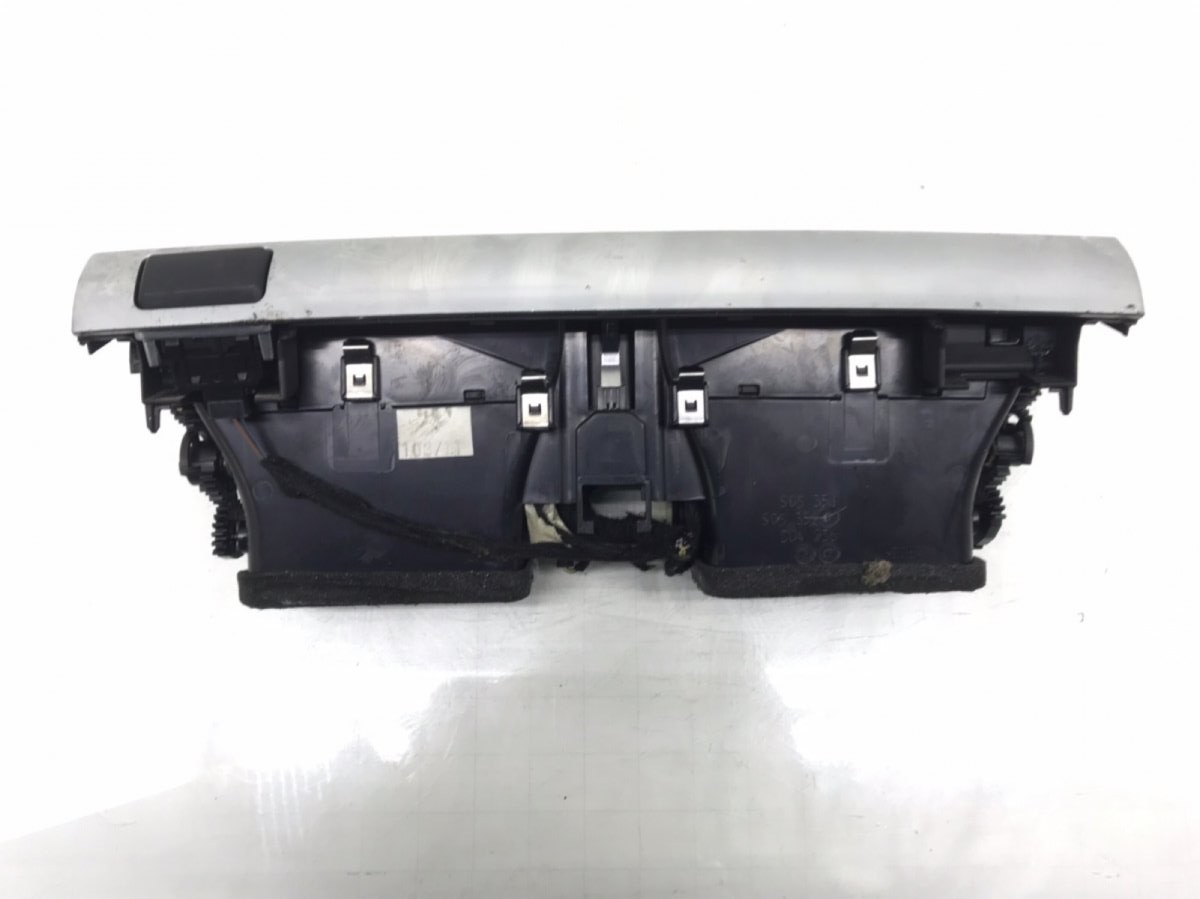 Дефлектор обдува салона бу для BMW X5 E70 3.0 TD,  2011 г.