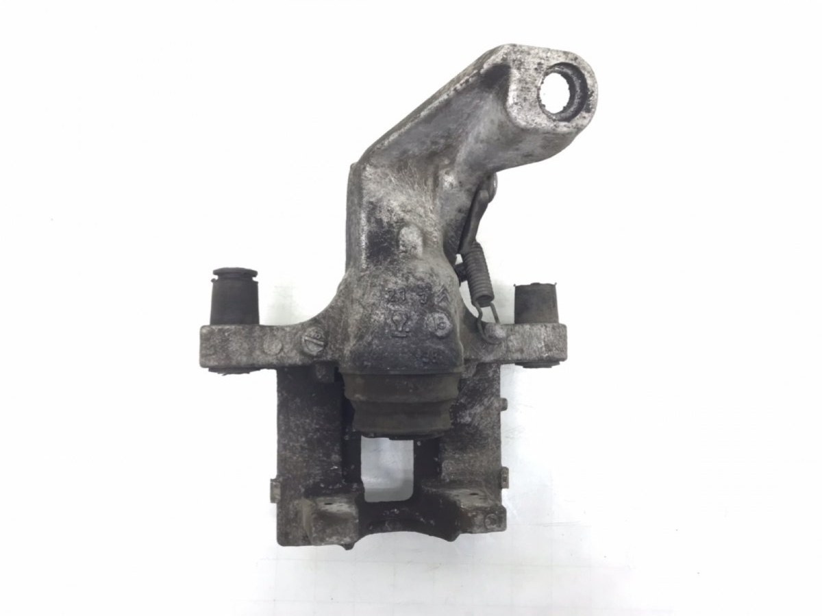 Суппорт задний левый бу для Peugeot 308 T9 1.6 HDi, 2017 г. Суппорт задний левый бу для Peugeot 308 T9 1.6 HDi, 2017 г.