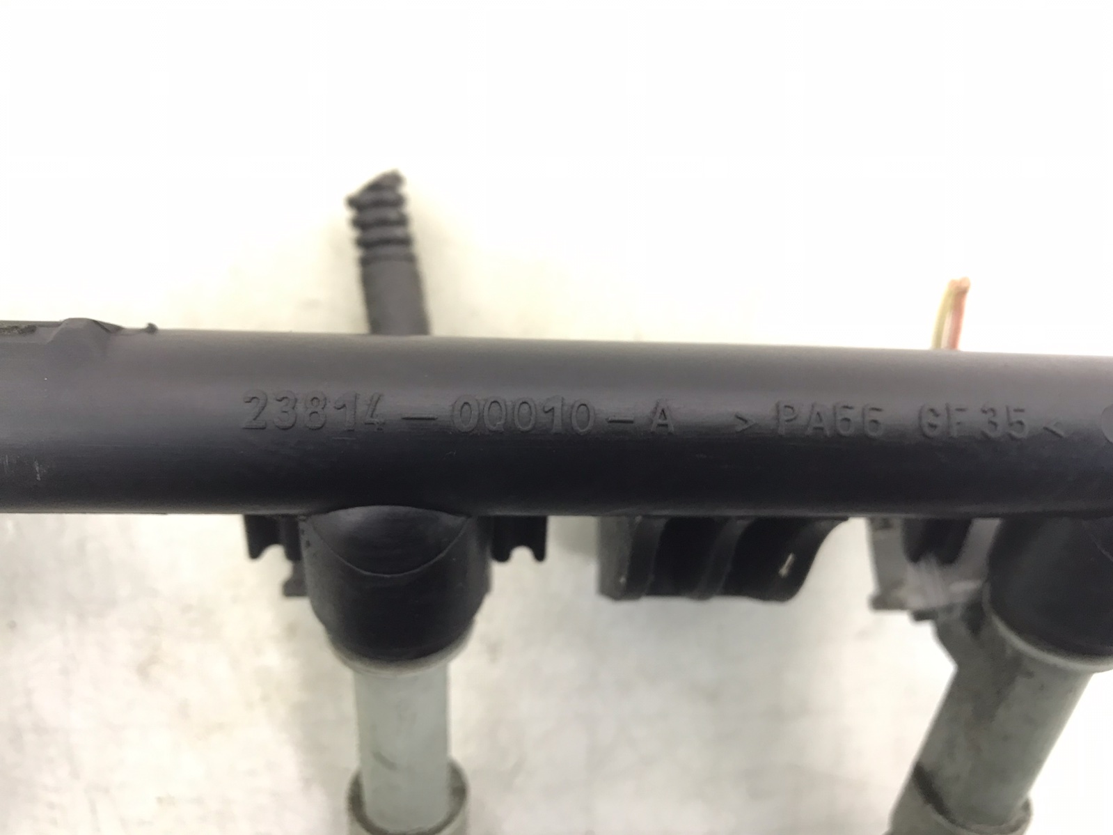 Топливная рампа бу для Toyota Aygo 1.0 i, 2006 г. Топливная рампа бу для Toyota Aygo 1.0 i, 2006 г.