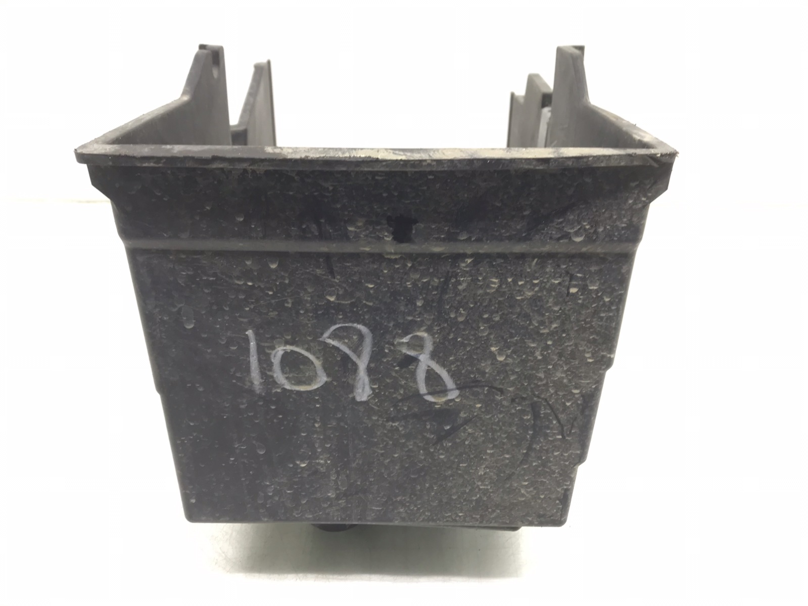 Полка аккумулятора бу для Ford Focus 2 1.8 TDCi, 2007 г. Полка аккумулятора бу для Ford Focus 2 1.8 TDCi, 2007 г.