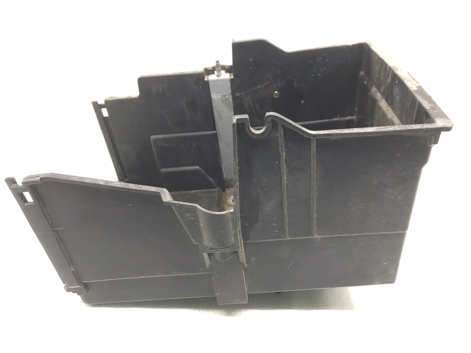 Полка аккумулятора бу для Ford Focus 2 1.8 TDCi, 2007 г. Полка аккумулятора бу для Ford Focus 2 1.8 TDCi, 2007 г.