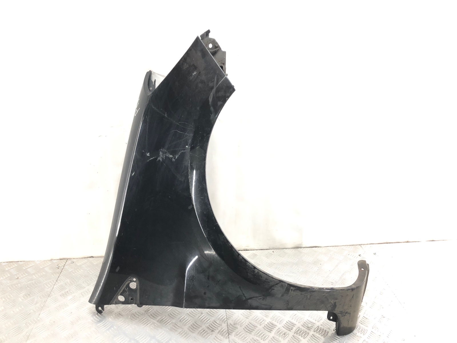 Крыло переднее правое бу для Renault Clio 1.2 i, 2010 г.