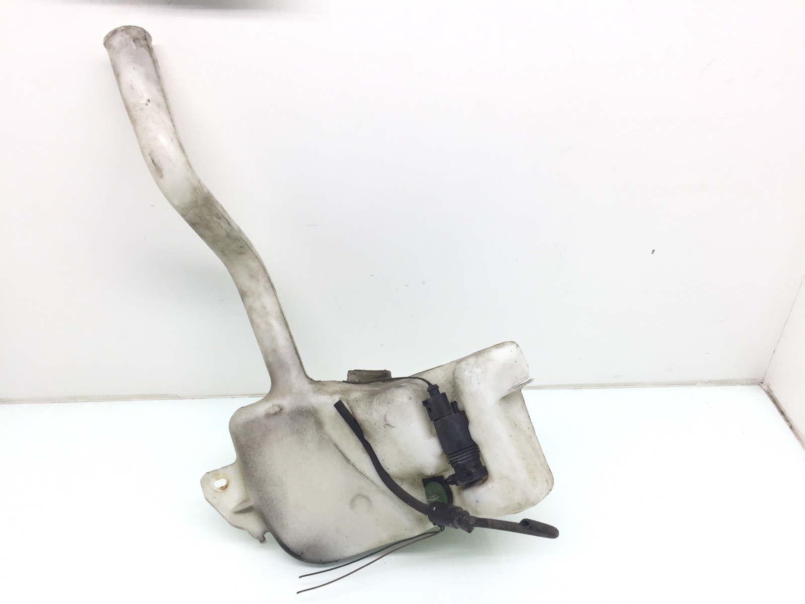 Бачок омывателя бу для Jeep Cherokee KJ 2.8 CRD, 2007 г. Бачок омывателя бу для Jeep Cherokee KJ 2.8 CRD, 2007 г.