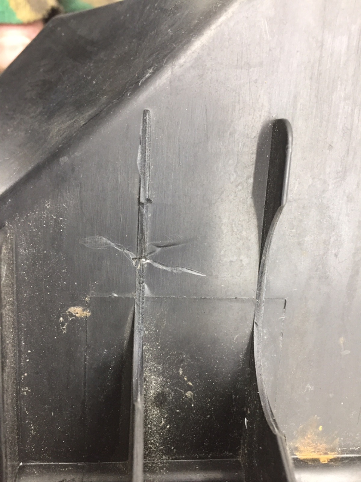 Корпус воздушного фильтра бу для Volvo XC90  2.4 D5,  2003 г.