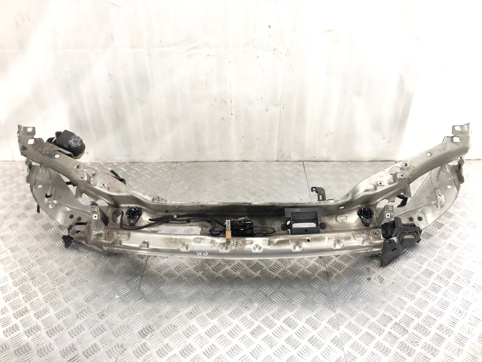 Панель передняя (телевизор) бу для Volvo V50 2.0 TD, 2005 г.