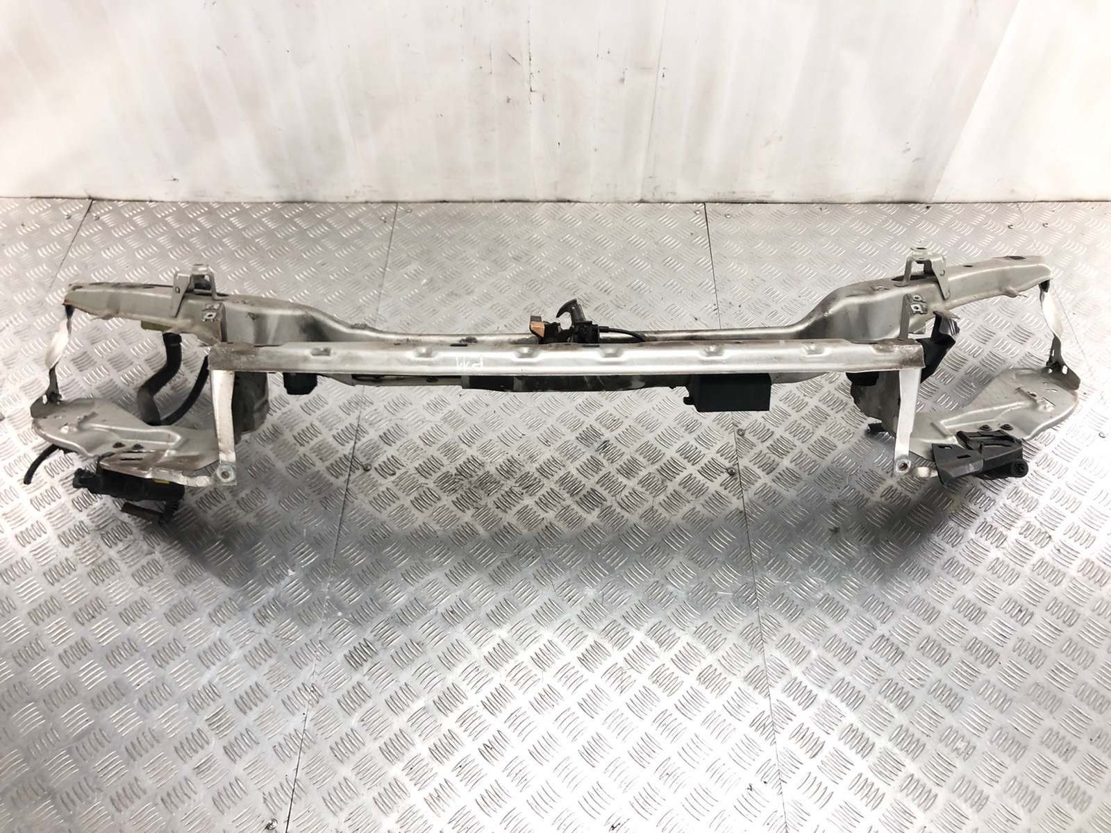 Панель передняя (телевизор) бу для Volvo V50  2.0 TD,  2005 г.