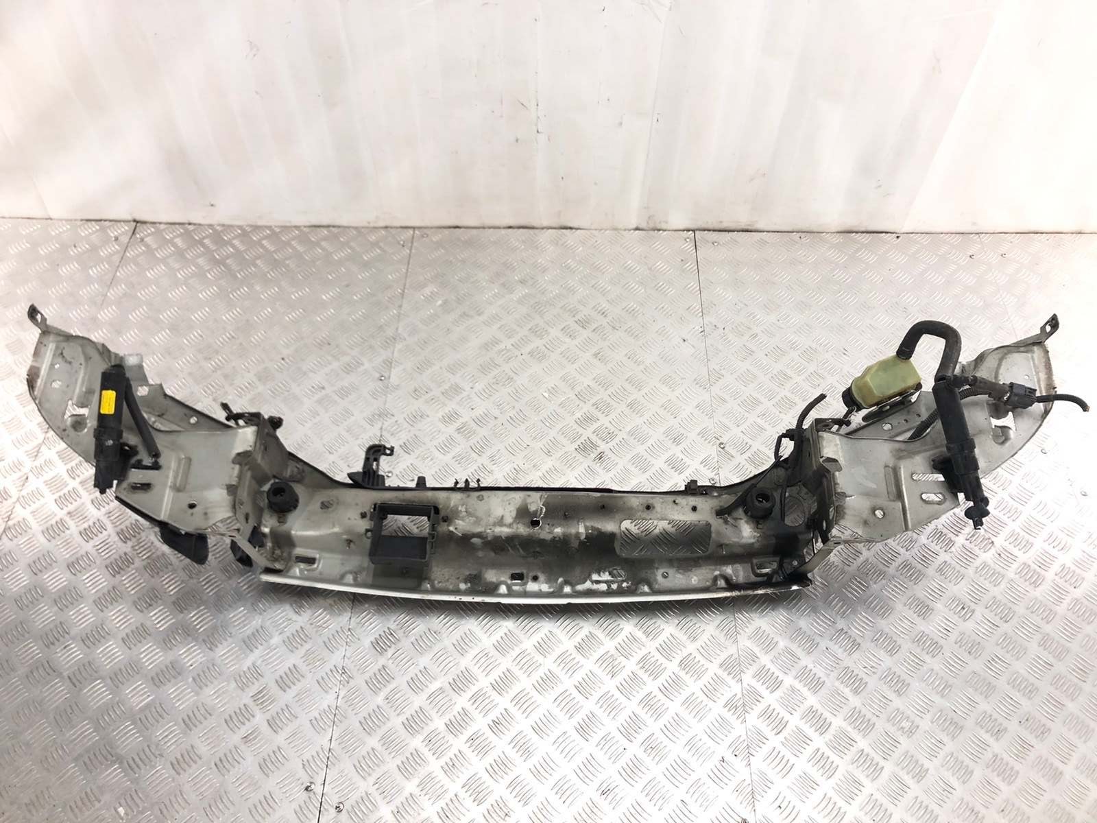 Панель передняя (телевизор) бу для Volvo V50  2.0 TD,  2005 г.