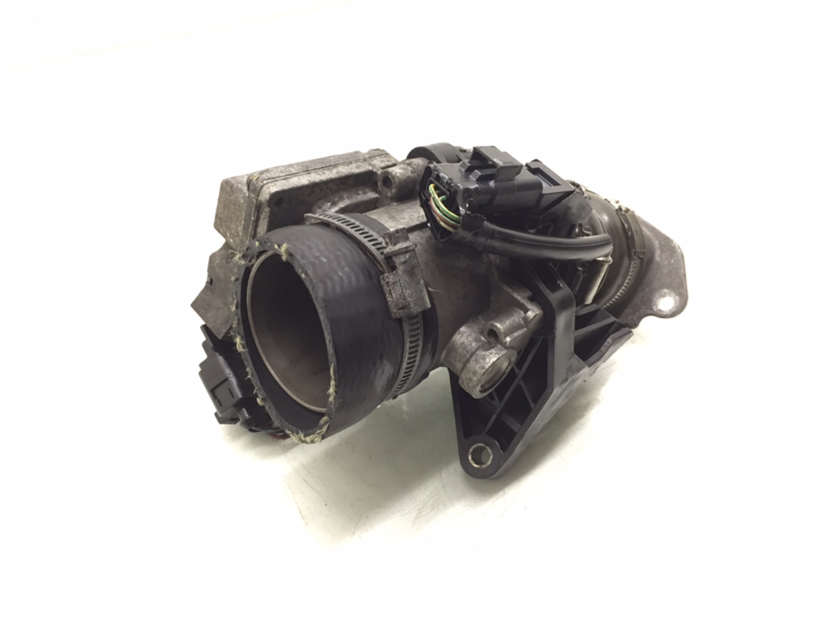 Заслонка дроссельная бу для Ford Focus 2 1.6 TDCi, 2010 г.