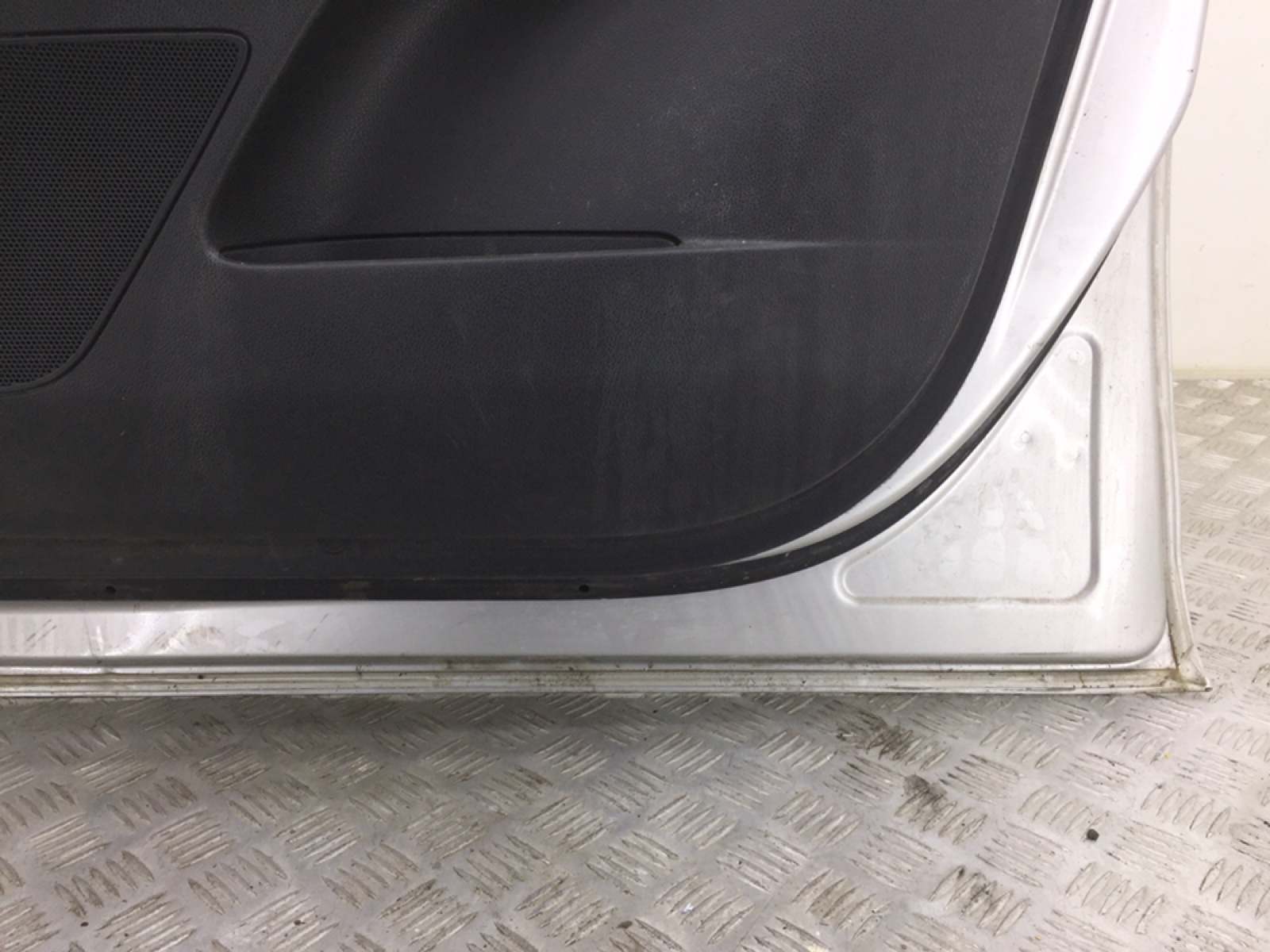 Дверь передняя правая бу для Opel Meriva B 1.4 i,  2010 г.