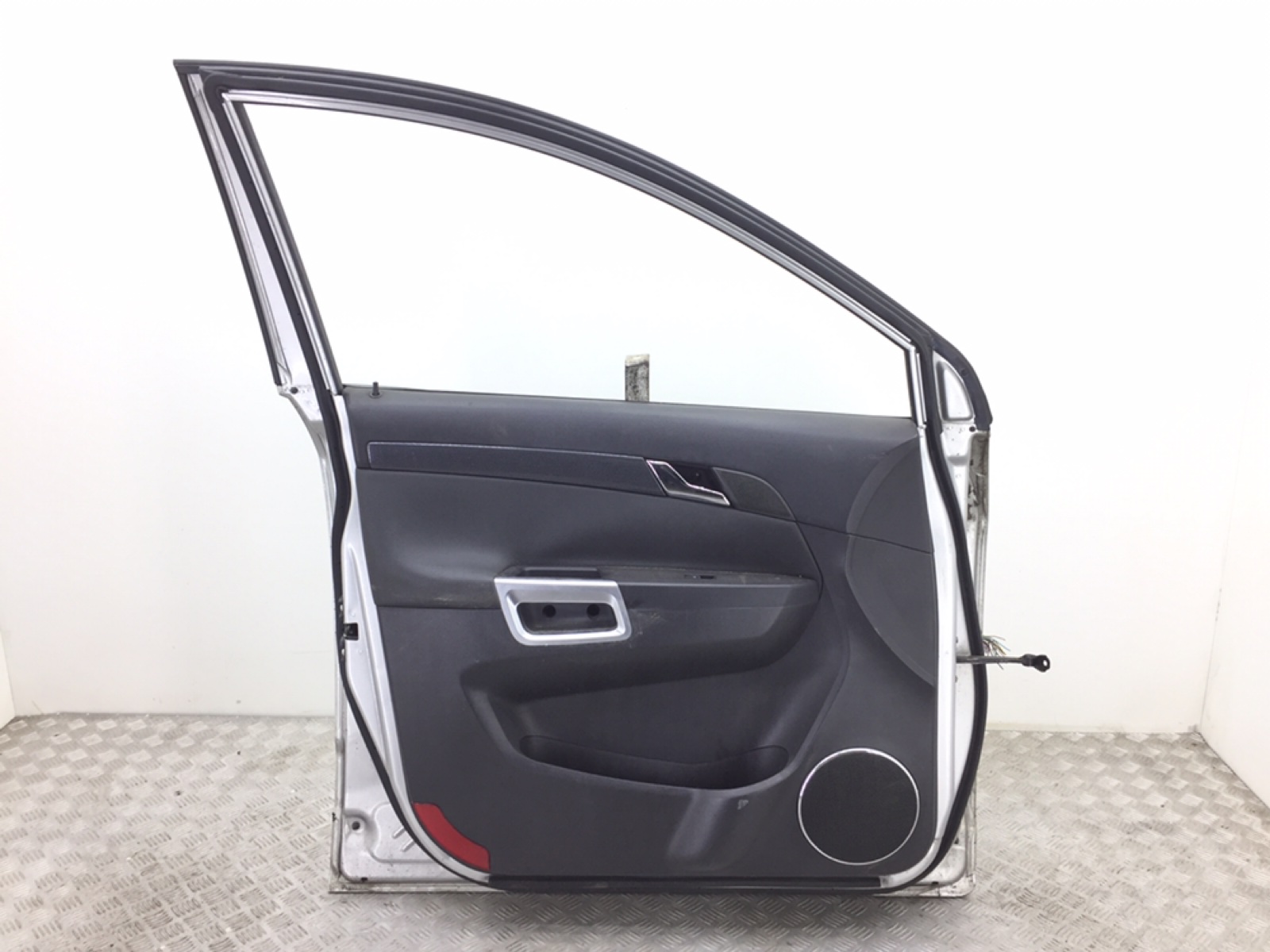 Дверь передняя левая бу для Opel Antara  2.0 CDTi,  2007 г.