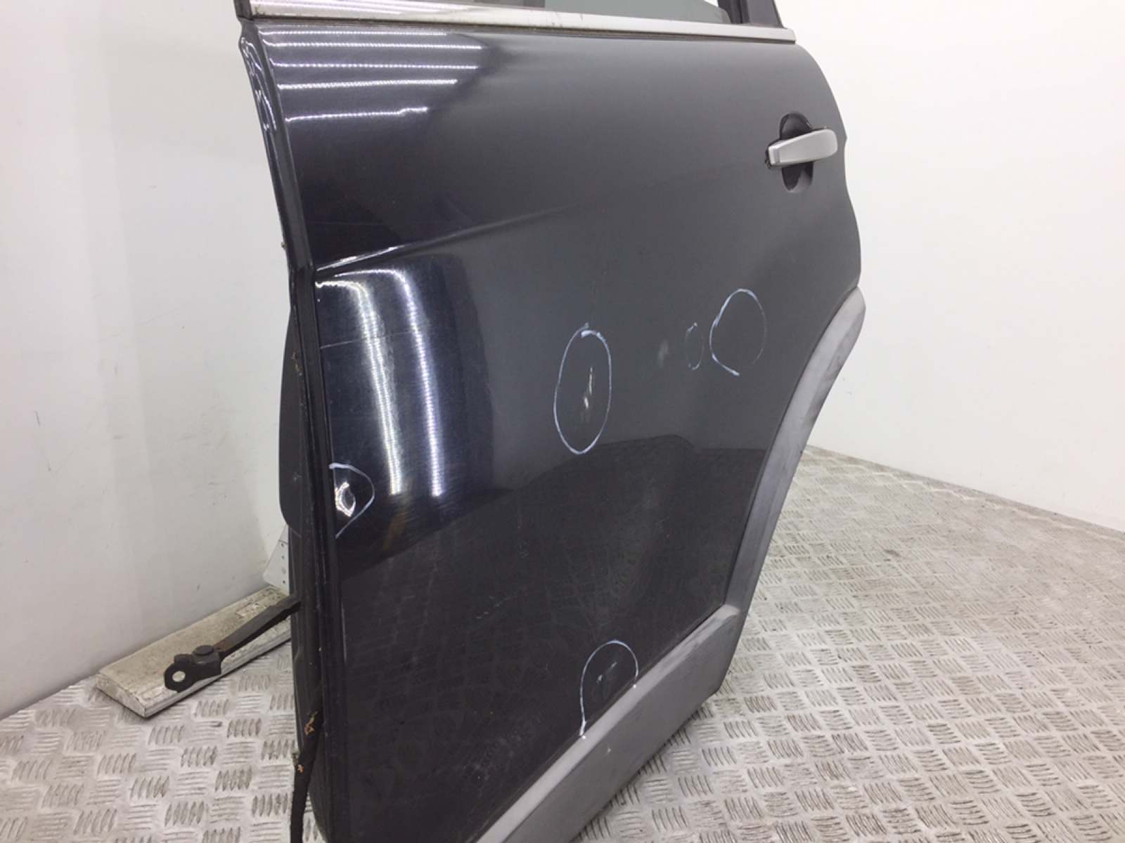 Дверь задняя левая бу для Chevrolet Captiva 2.2 VCDi, 2011 г. Дверь задняя левая бу для Chevrolet Captiva 2.2 VCDi, 2011 г.