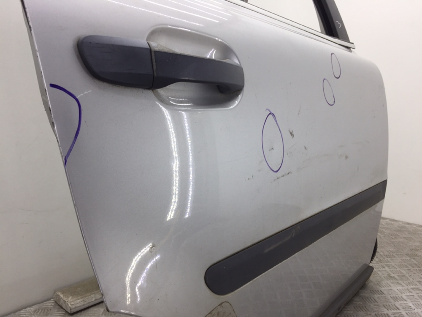 Дверь задняя правая бу для Volvo XC90  2.4 D5,  2005 г.