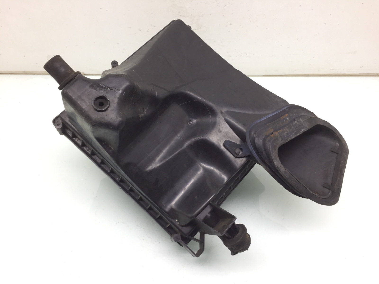 Корпус воздушного фильтра бу для Opel Astra J 1.7 CDTi, 2011 г. Корпус воздушного фильтра бу для Opel Astra J 1.7 CDTi, 2011 г.