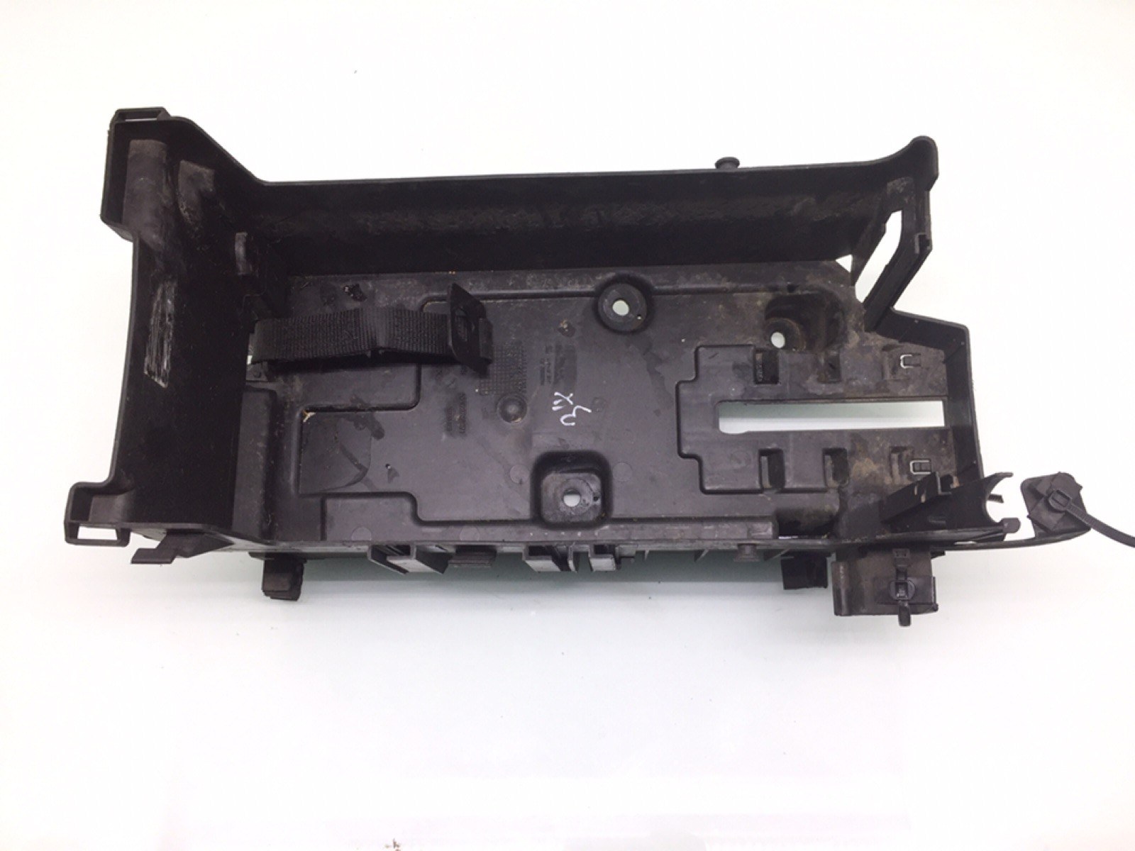 Полка аккумулятора бу для Opel Insignia 1.8 i, 2010 г. Полка аккумулятора бу для Opel Insignia 1.8 i, 2010 г.